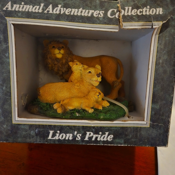 Animal Adventures Collection- Lion Pride - Picture 1 of 2
